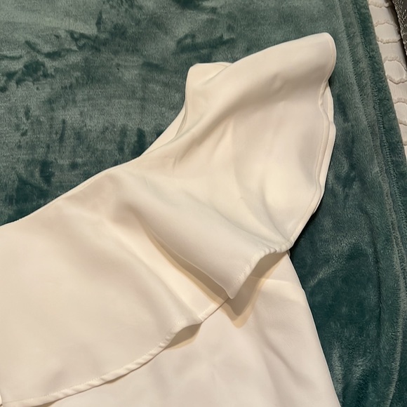 One Shoulder Ruffle Crop Top - Picture 2 of 4